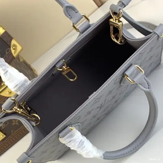 ONTHEGO PM-25*19*11.5cm LOUIS VUITTON 0520